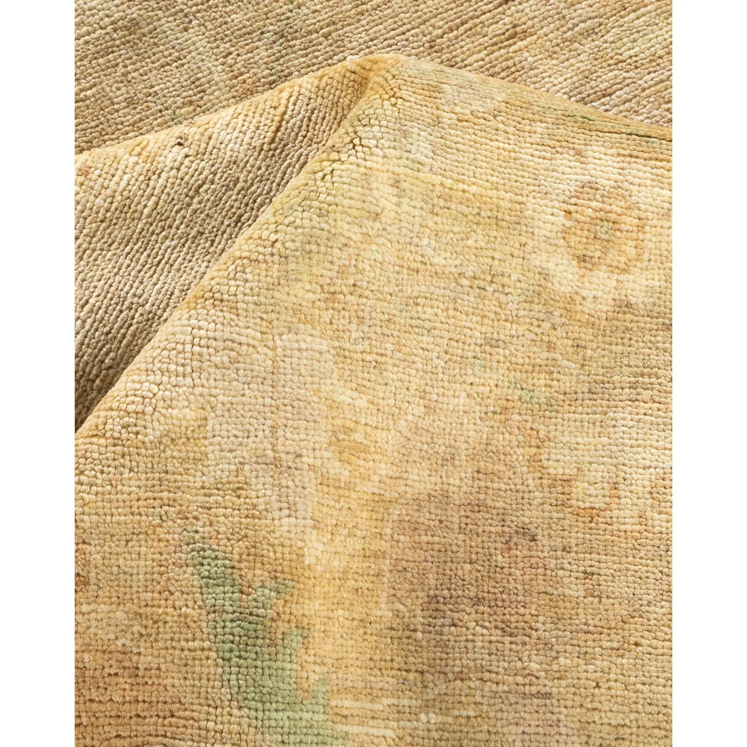 Beige Transitional Wool Rug - 6' x 9'1"