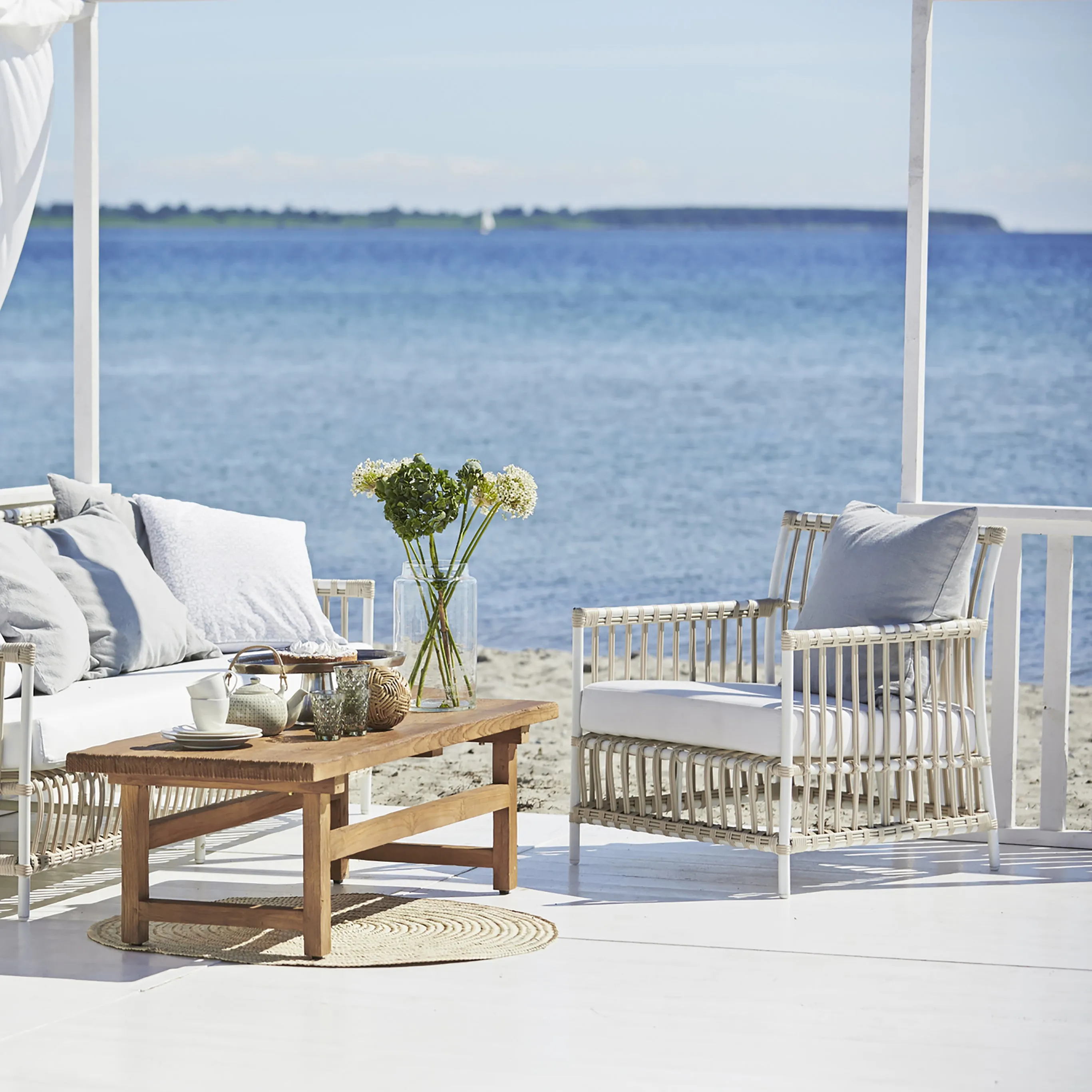 Caroline Outdoor Lounge Chair