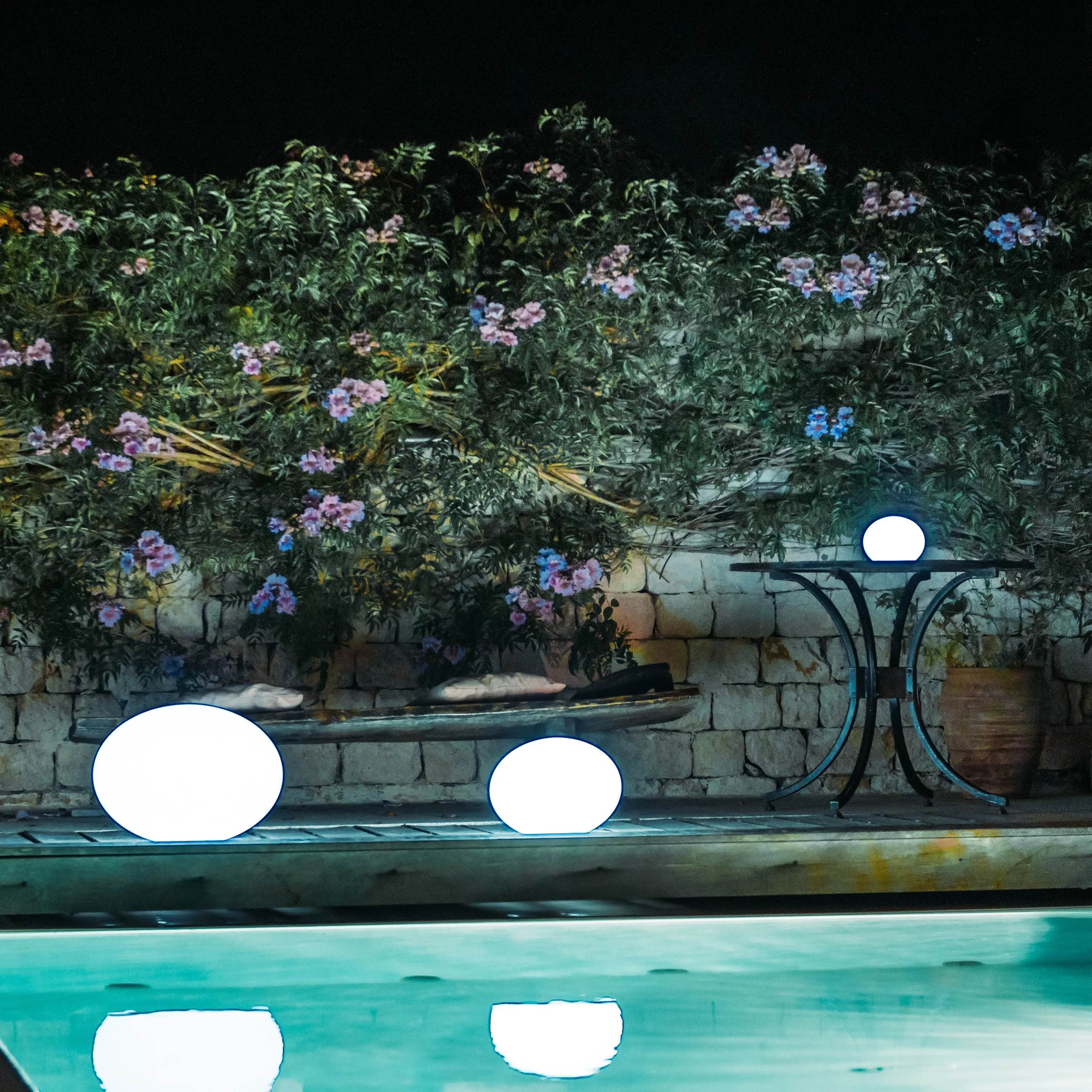 Flatball Outdoor Bluetooth LED Lamp