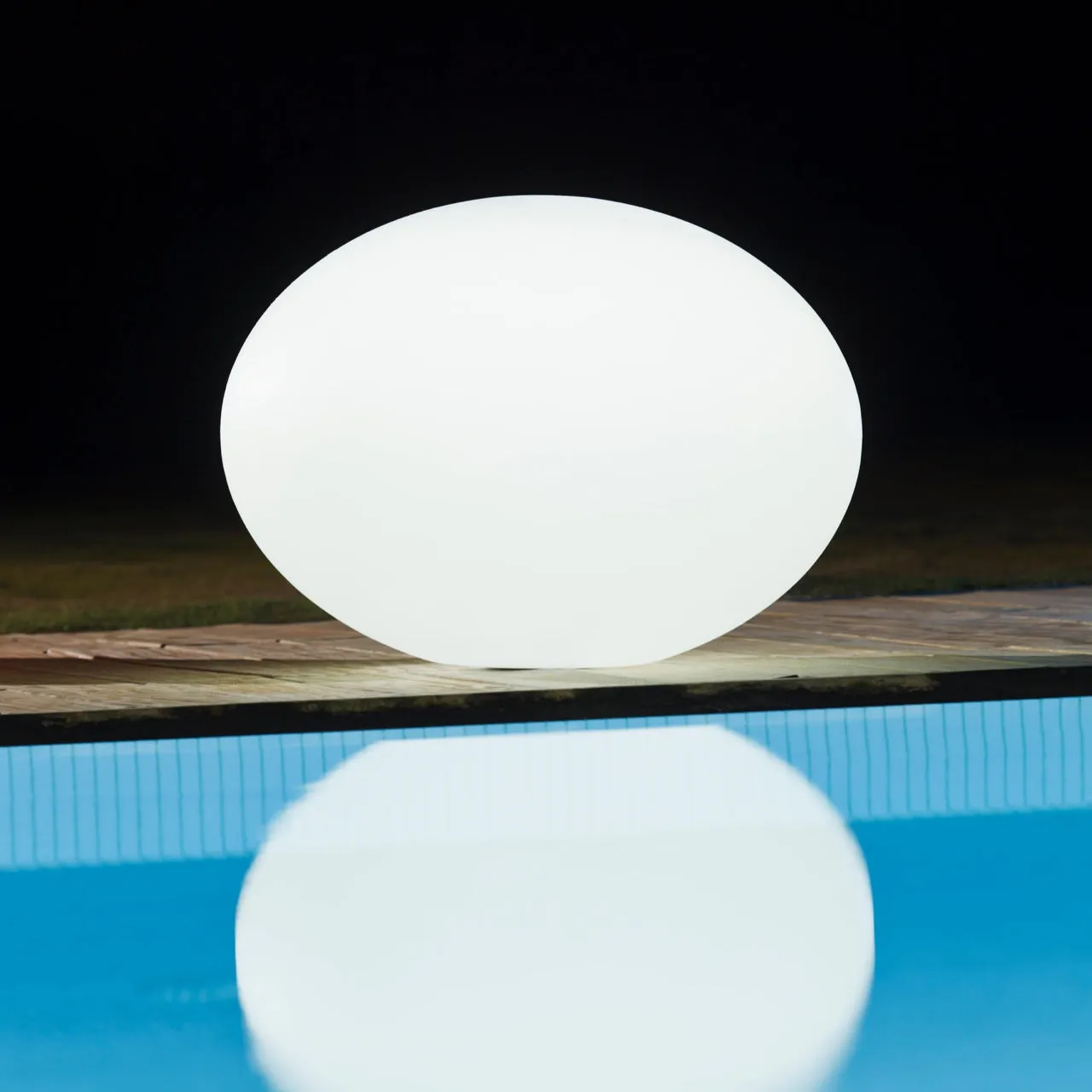 Flatball Outdoor Bluetooth LED Lamp