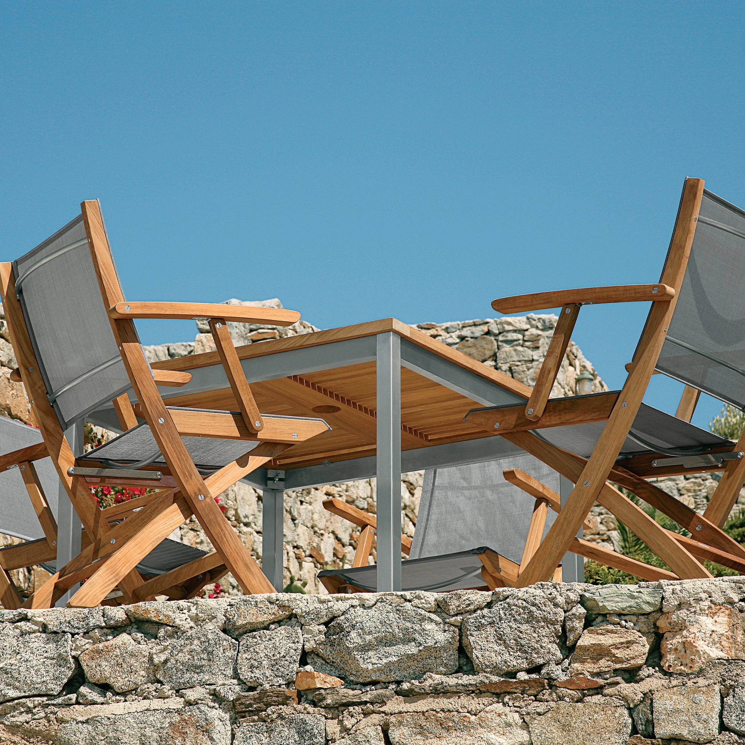 Horizon Folding Carver Chair