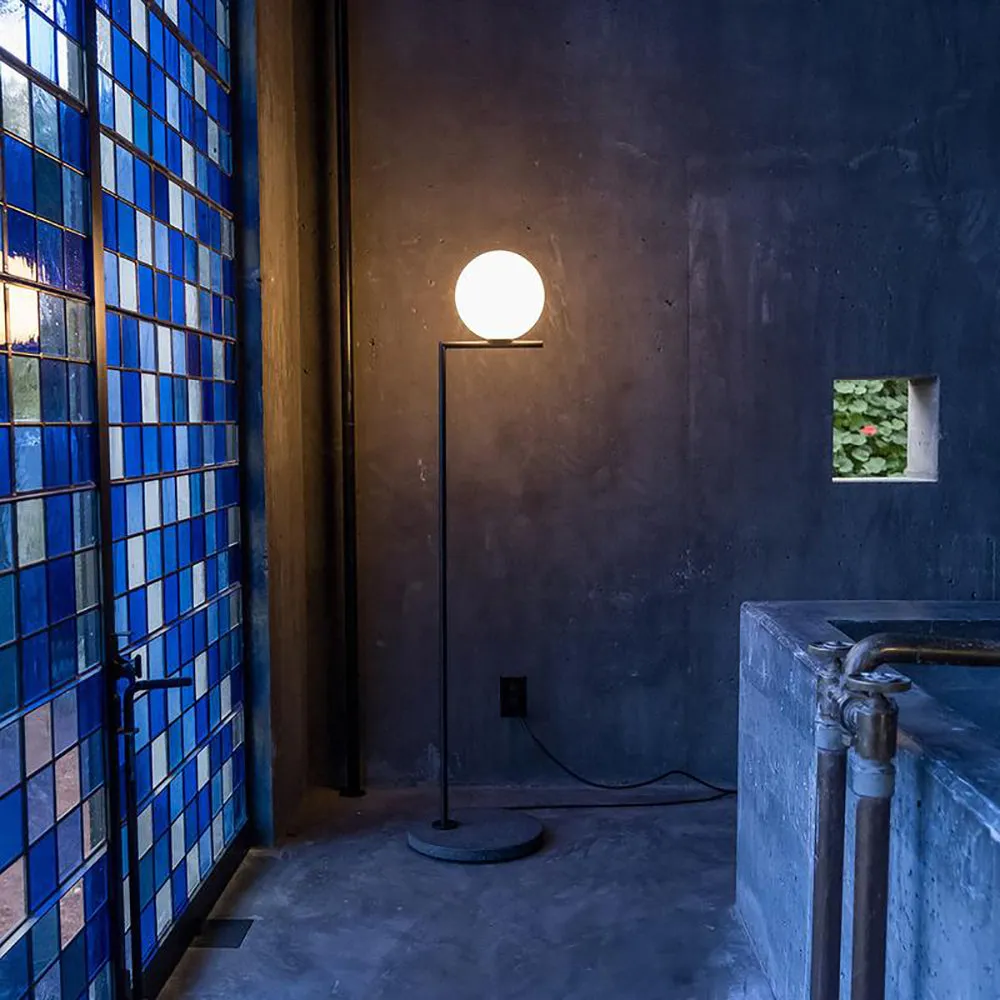 IC Outdoor Floor Lamp