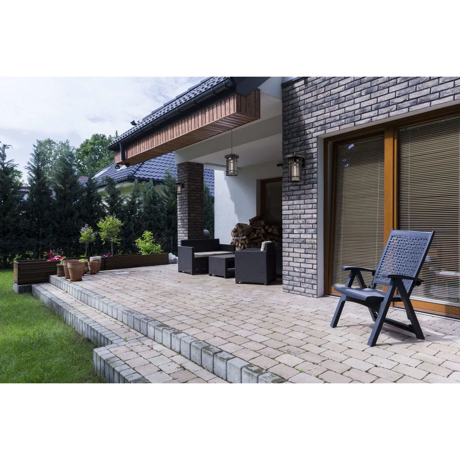 Jordan Outdoor Wall Light