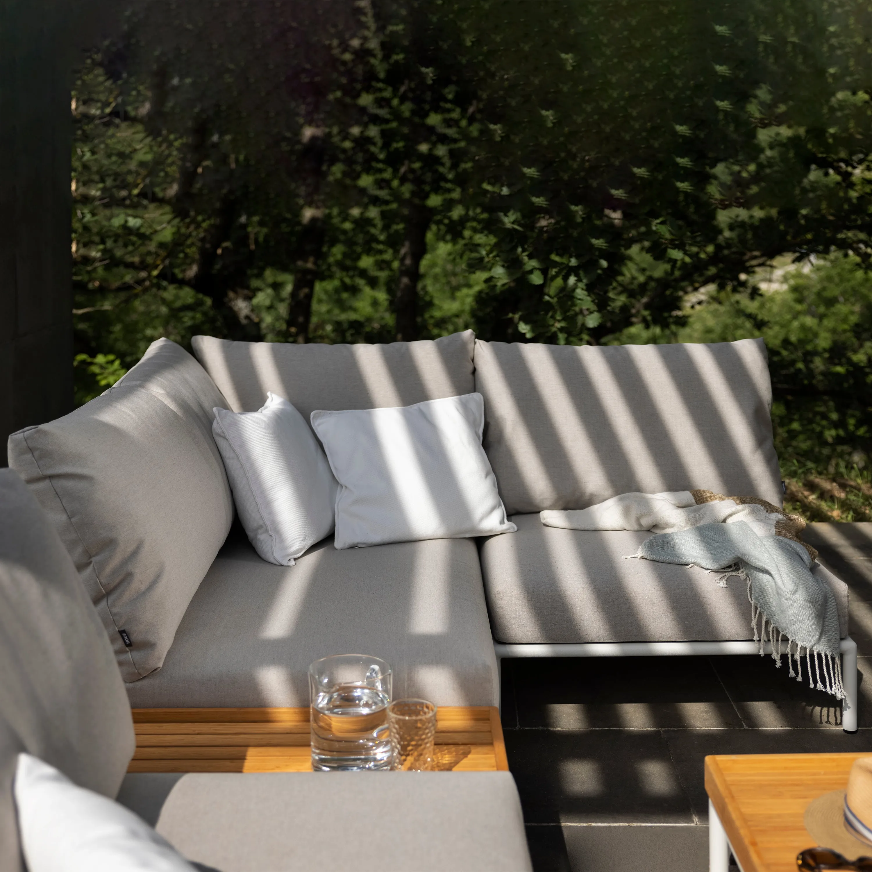 Level 2 Outdoor 3 Piece Sectional with Side/Coffee Table
