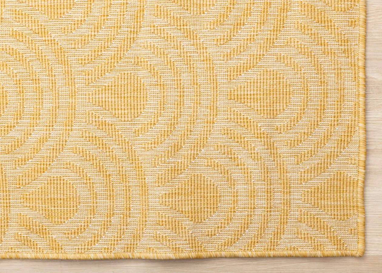 Summer Breeze 5'3" x 7'7" Outdoor Reversible Rug Rainbow Arch Pattern - Yellow, White