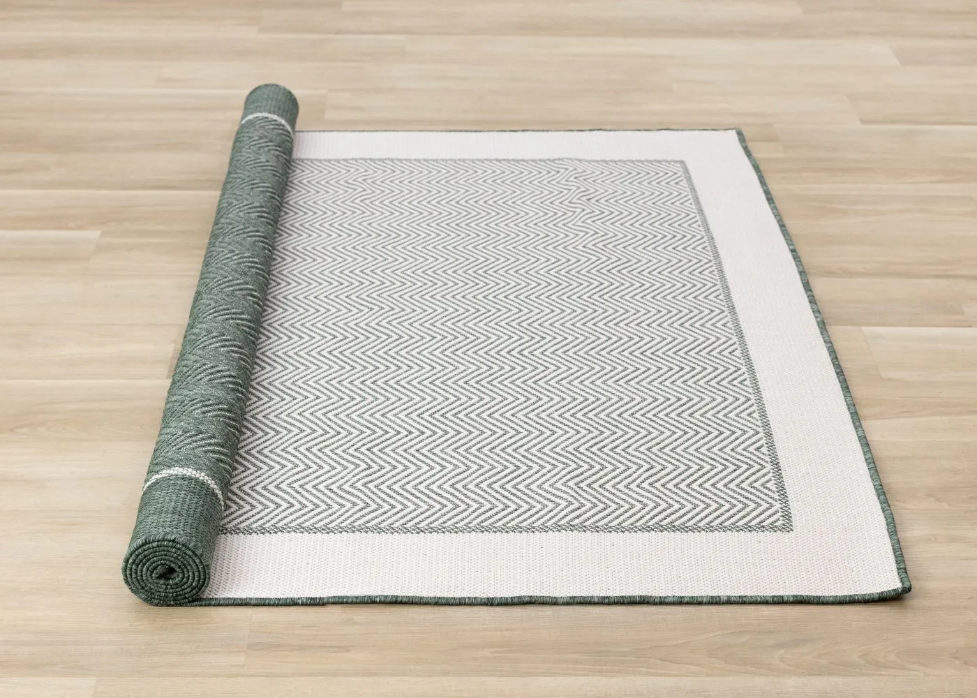 Summer Breeze 6'7" x 9'6" Outdoor Chevron Border Rug - Green, White