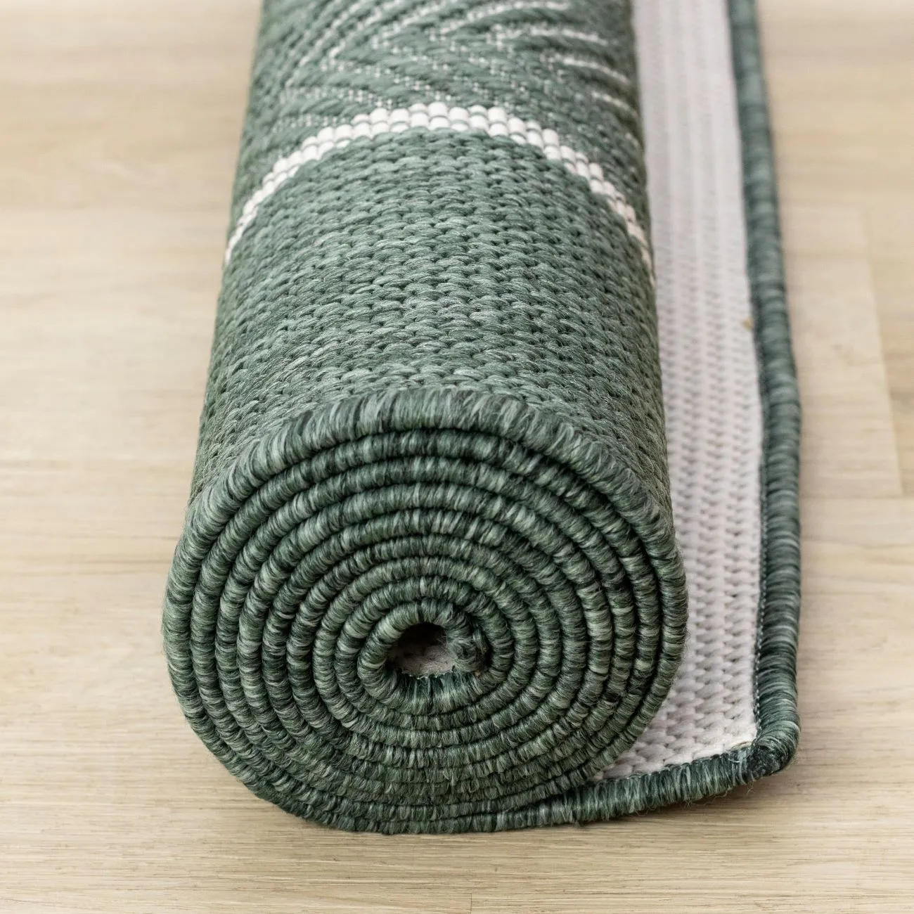 Summer Breeze 6'7" x 9'6" Outdoor Chevron Border Rug - Green, White