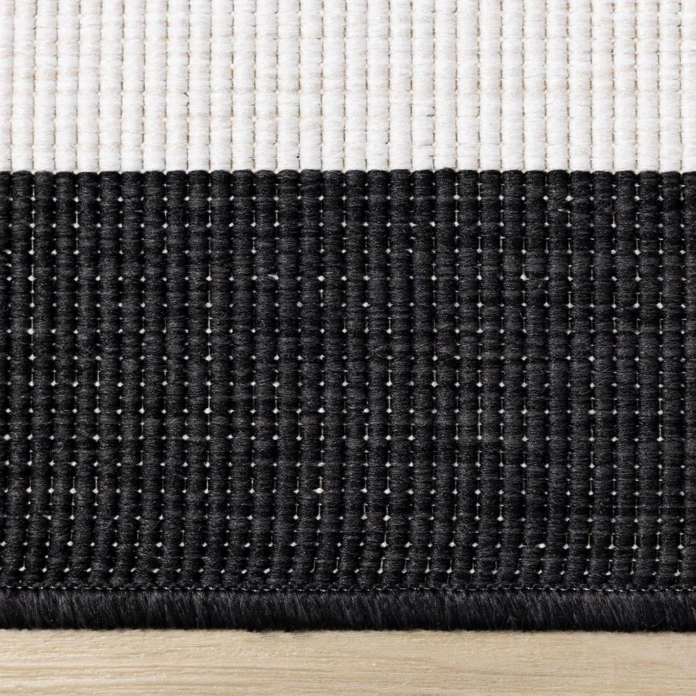 Summer Breeze 6'7" x 9'6" Reversible Outdoor Rug - Cream, Black Border